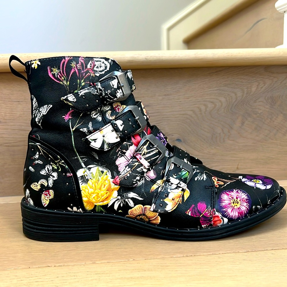 Steve Madden- Size 9- Floral Multi Color